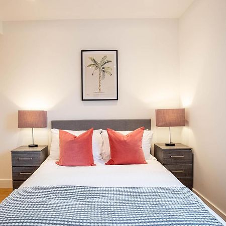 Deluxe Chic 1 2 Bed Apts Near Heathrow Legoland Windsor Slough Villa Ngoại thất bức ảnh