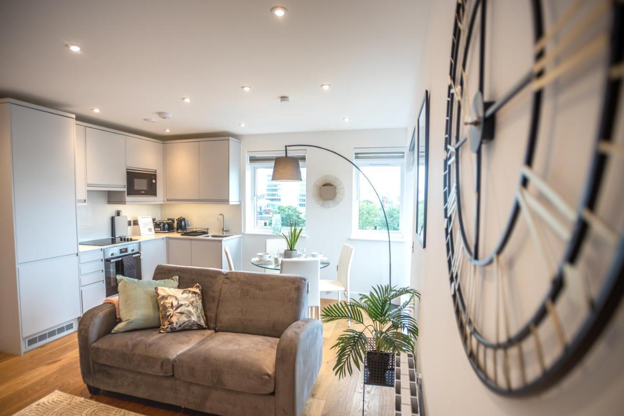 Deluxe Chic 1 2 Bed Apts Near Heathrow Legoland Windsor Slough Villa Ngoại thất bức ảnh