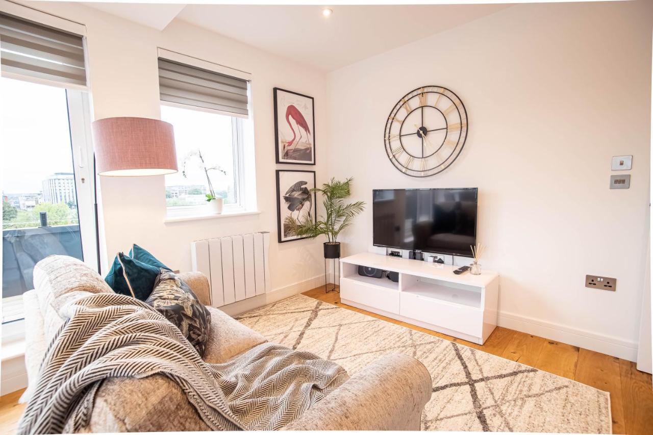 Deluxe Chic 1 2 Bed Apts Near Heathrow Legoland Windsor Slough Villa Ngoại thất bức ảnh