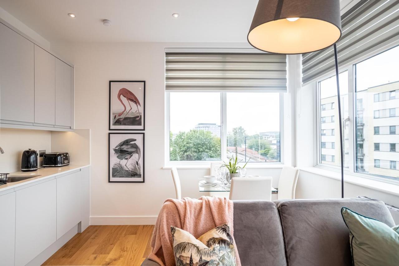 Deluxe Chic 1 2 Bed Apts Near Heathrow Legoland Windsor Slough Villa Ngoại thất bức ảnh
