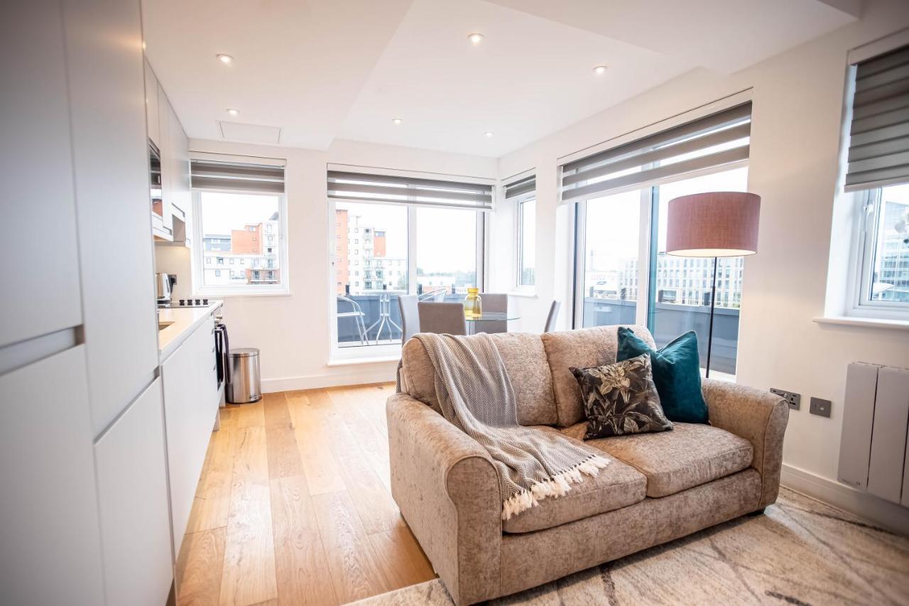 Deluxe Chic 1 2 Bed Apts Near Heathrow Legoland Windsor Slough Villa Ngoại thất bức ảnh