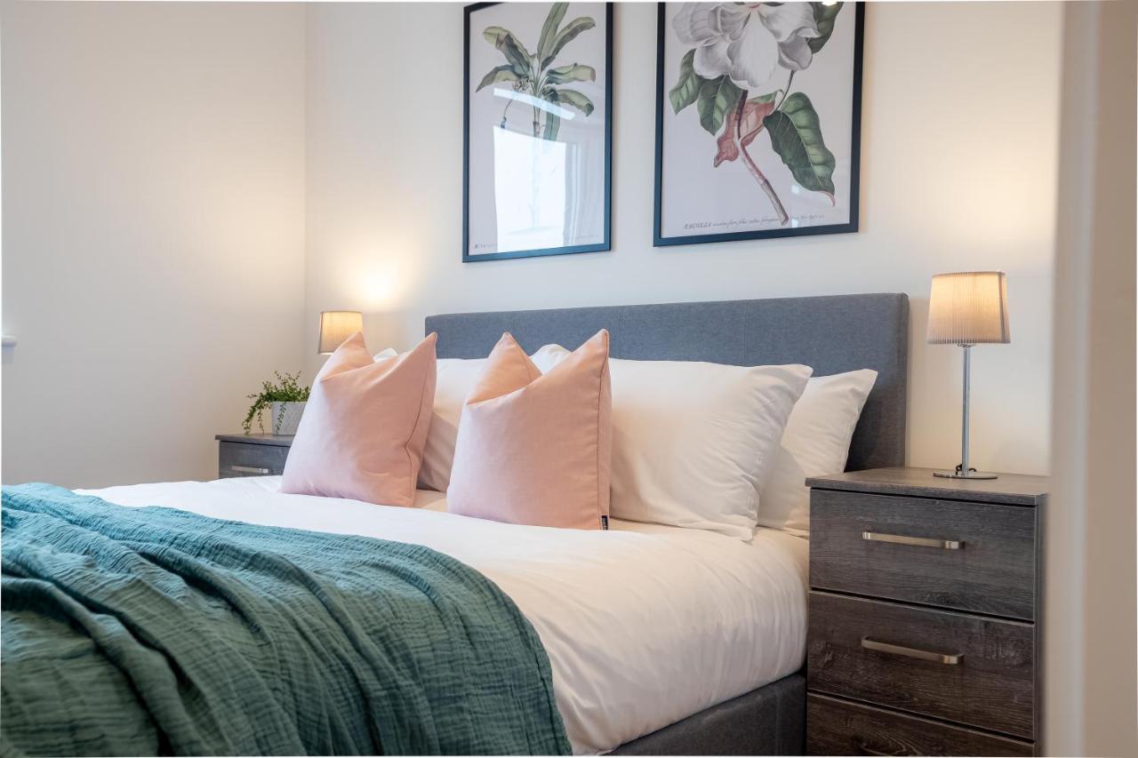 Deluxe Chic 1 2 Bed Apts Near Heathrow Legoland Windsor Slough Villa Ngoại thất bức ảnh