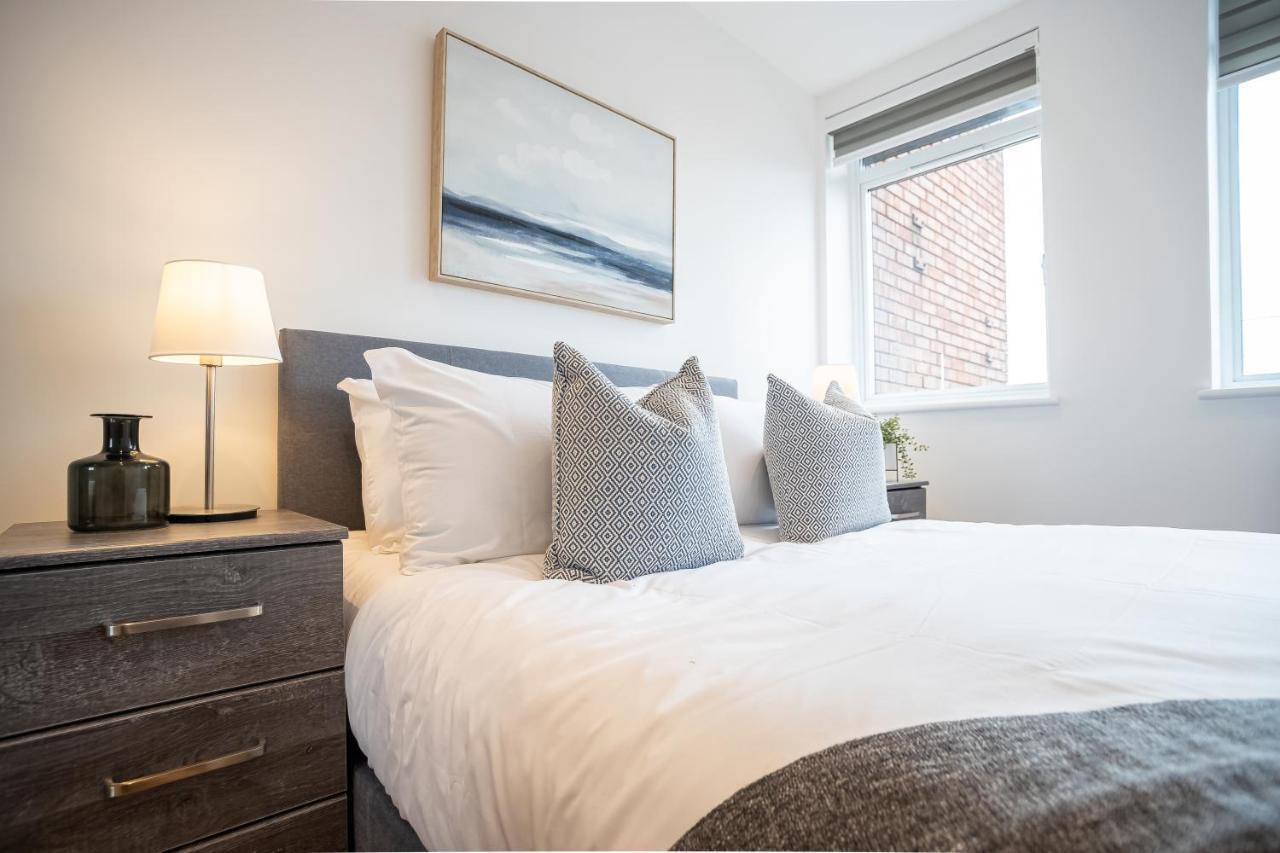 Deluxe Chic 1 2 Bed Apts Near Heathrow Legoland Windsor Slough Villa Ngoại thất bức ảnh