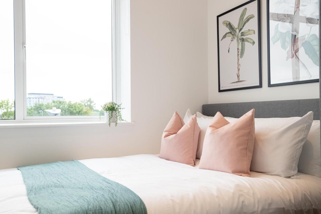 Deluxe Chic 1 2 Bed Apts Near Heathrow Legoland Windsor Slough Villa Ngoại thất bức ảnh