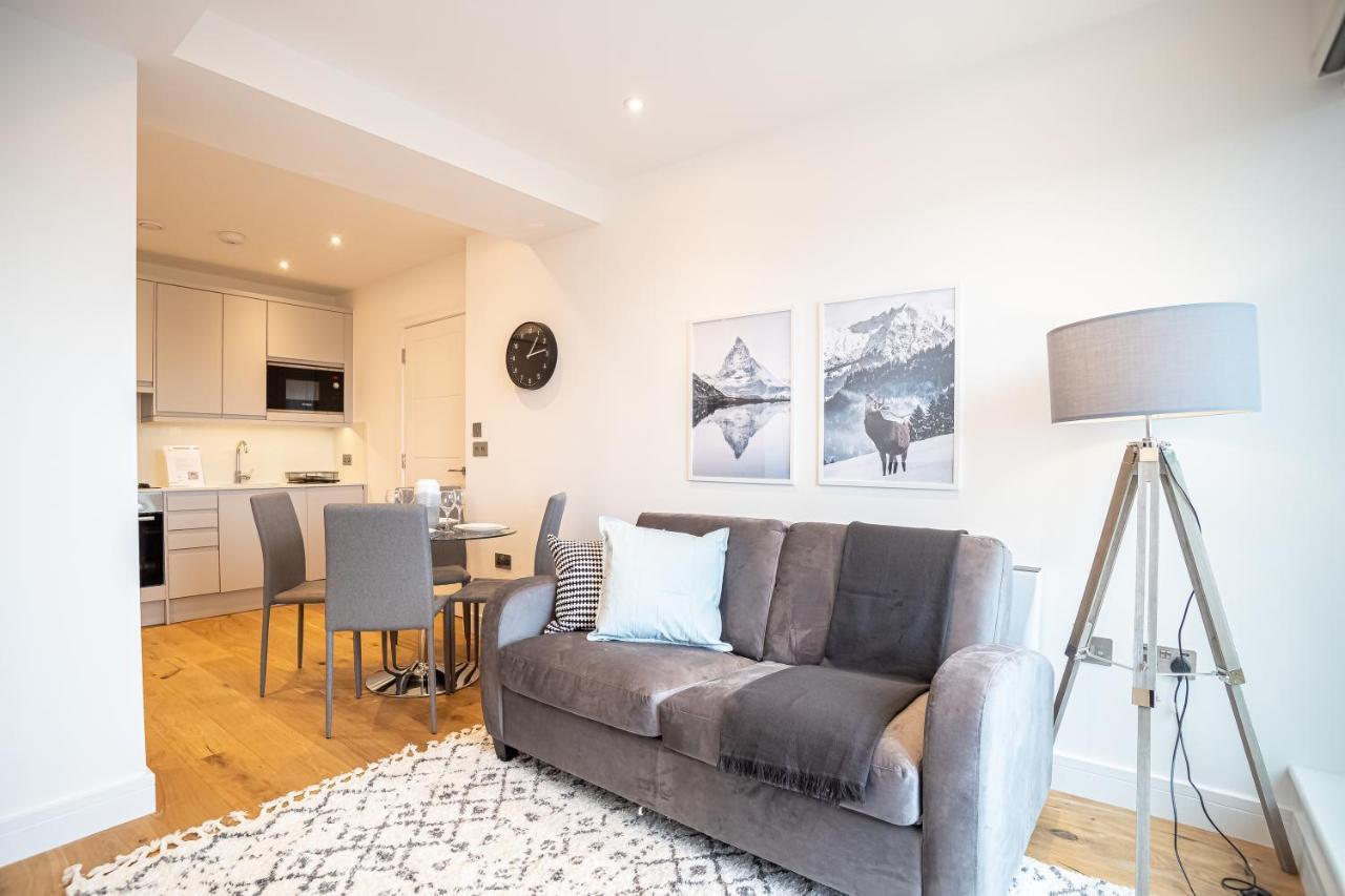 Deluxe Chic 1 2 Bed Apts Near Heathrow Legoland Windsor Slough Villa Ngoại thất bức ảnh