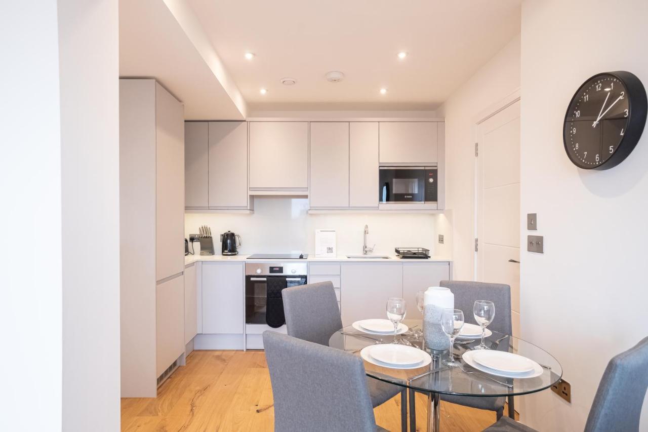 Deluxe Chic 1 2 Bed Apts Near Heathrow Legoland Windsor Slough Villa Ngoại thất bức ảnh