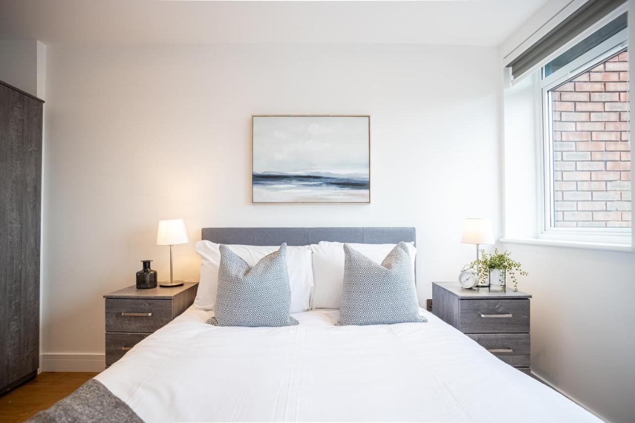 Deluxe Chic 1 2 Bed Apts Near Heathrow Legoland Windsor Slough Villa Ngoại thất bức ảnh