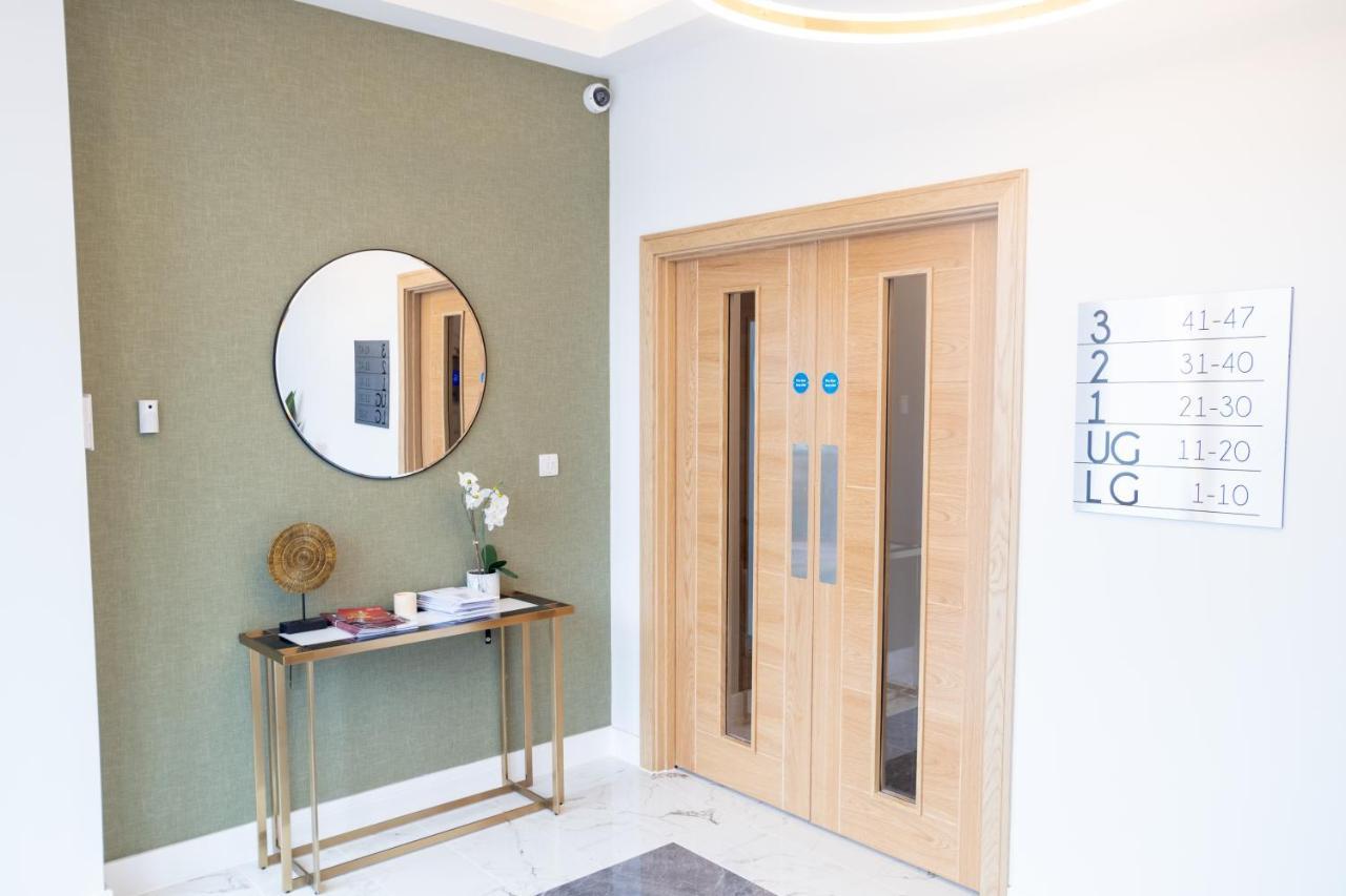 Deluxe Chic 1 2 Bed Apts Near Heathrow Legoland Windsor Slough Villa Ngoại thất bức ảnh