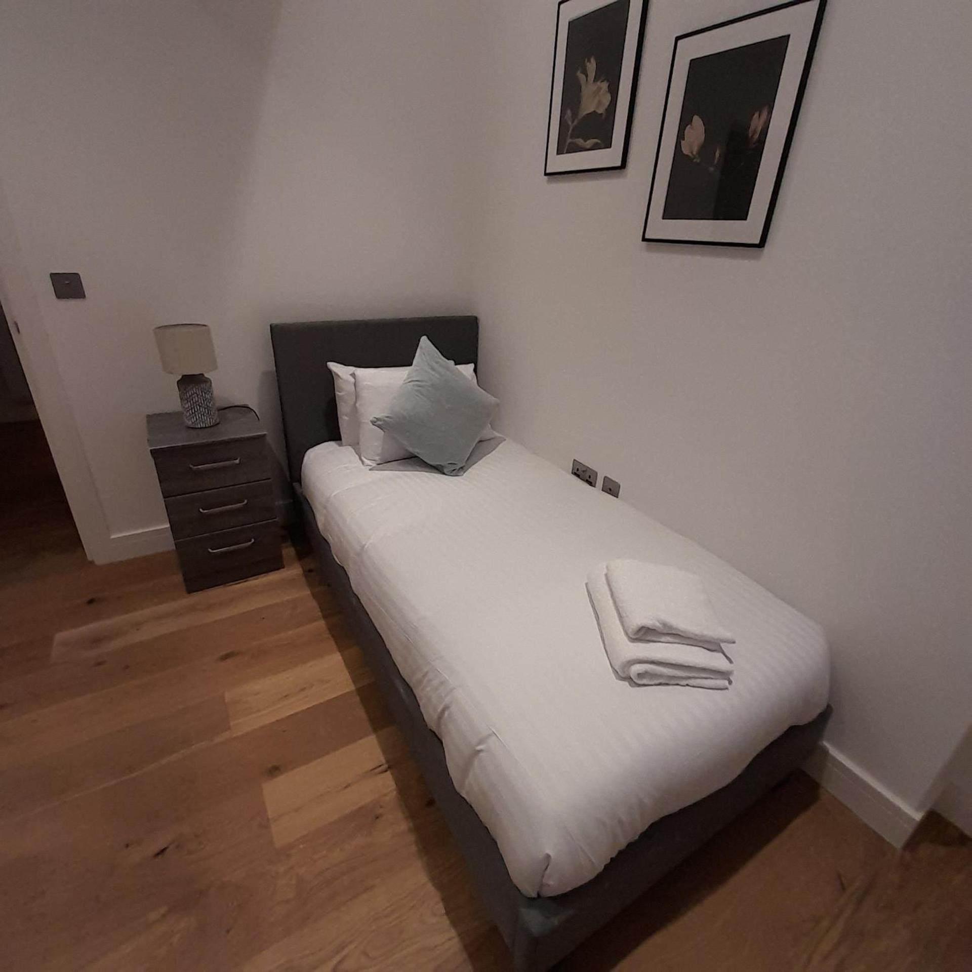 Deluxe Chic 1 2 Bed Apts Near Heathrow Legoland Windsor Slough Villa Ngoại thất bức ảnh