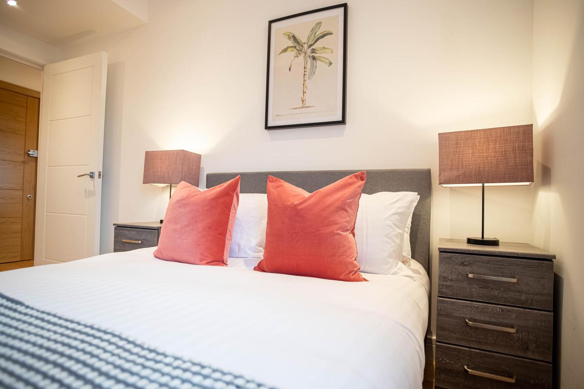 Deluxe Chic 1 2 Bed Apts Near Heathrow Legoland Windsor Slough Villa Ngoại thất bức ảnh