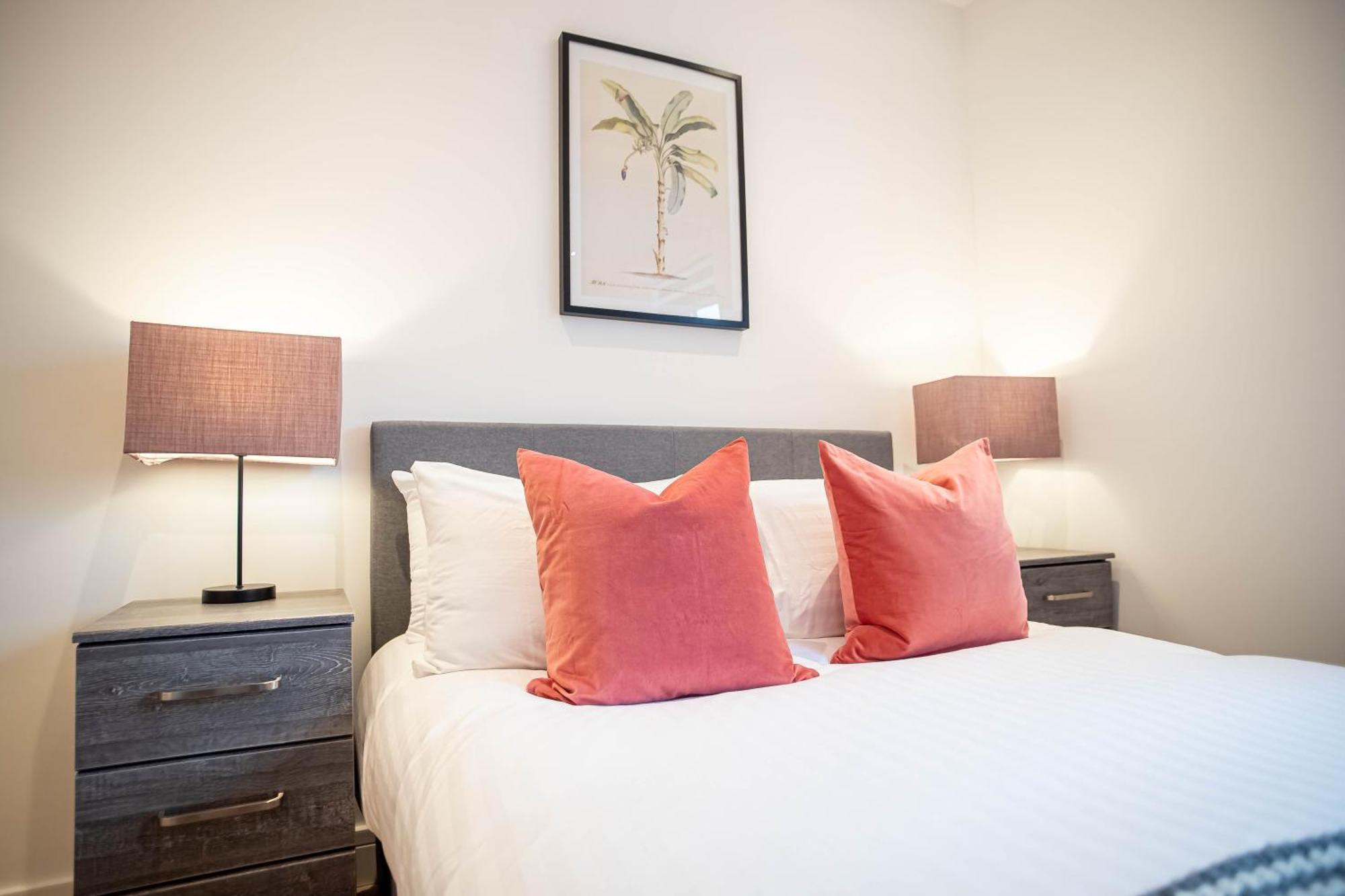 Deluxe Chic 1 2 Bed Apts Near Heathrow Legoland Windsor Slough Villa Ngoại thất bức ảnh