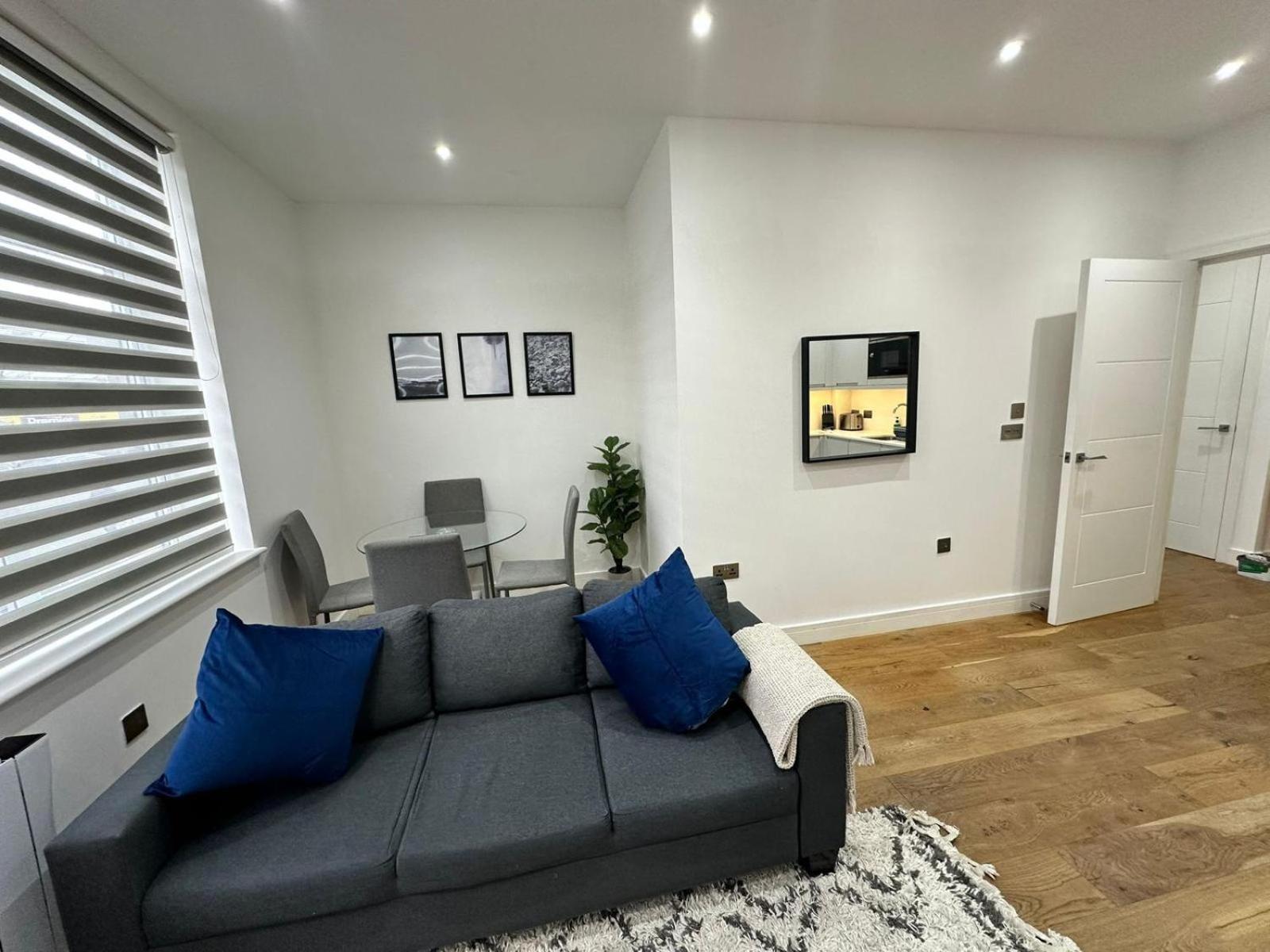 Deluxe Chic 1 2 Bed Apts Near Heathrow Legoland Windsor Slough Villa Ngoại thất bức ảnh