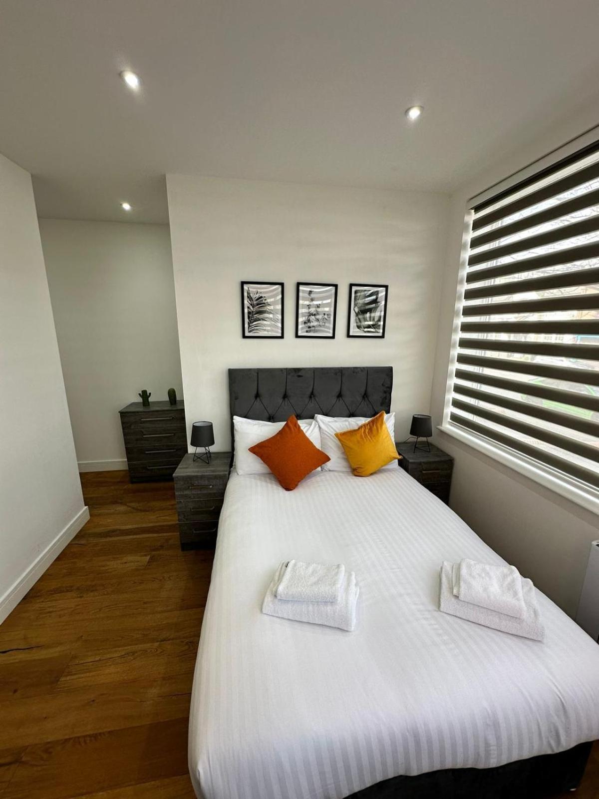 Deluxe Chic 1 2 Bed Apts Near Heathrow Legoland Windsor Slough Villa Ngoại thất bức ảnh