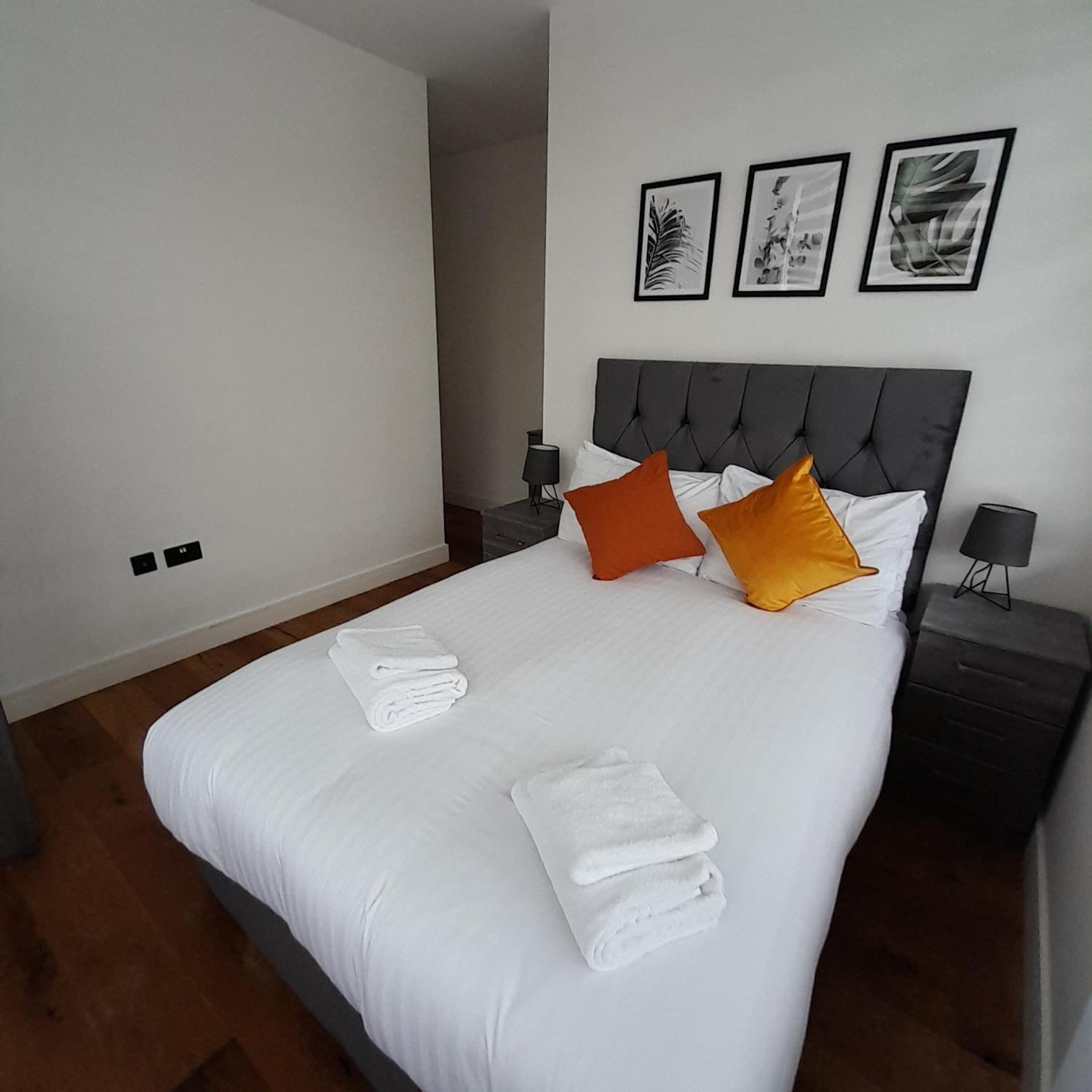 Deluxe Chic 1 2 Bed Apts Near Heathrow Legoland Windsor Slough Villa Ngoại thất bức ảnh