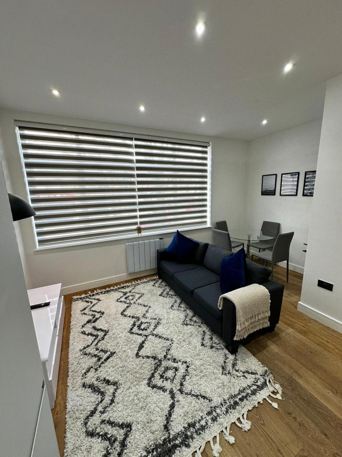 Deluxe Chic 1 2 Bed Apts Near Heathrow Legoland Windsor Slough Villa Ngoại thất bức ảnh
