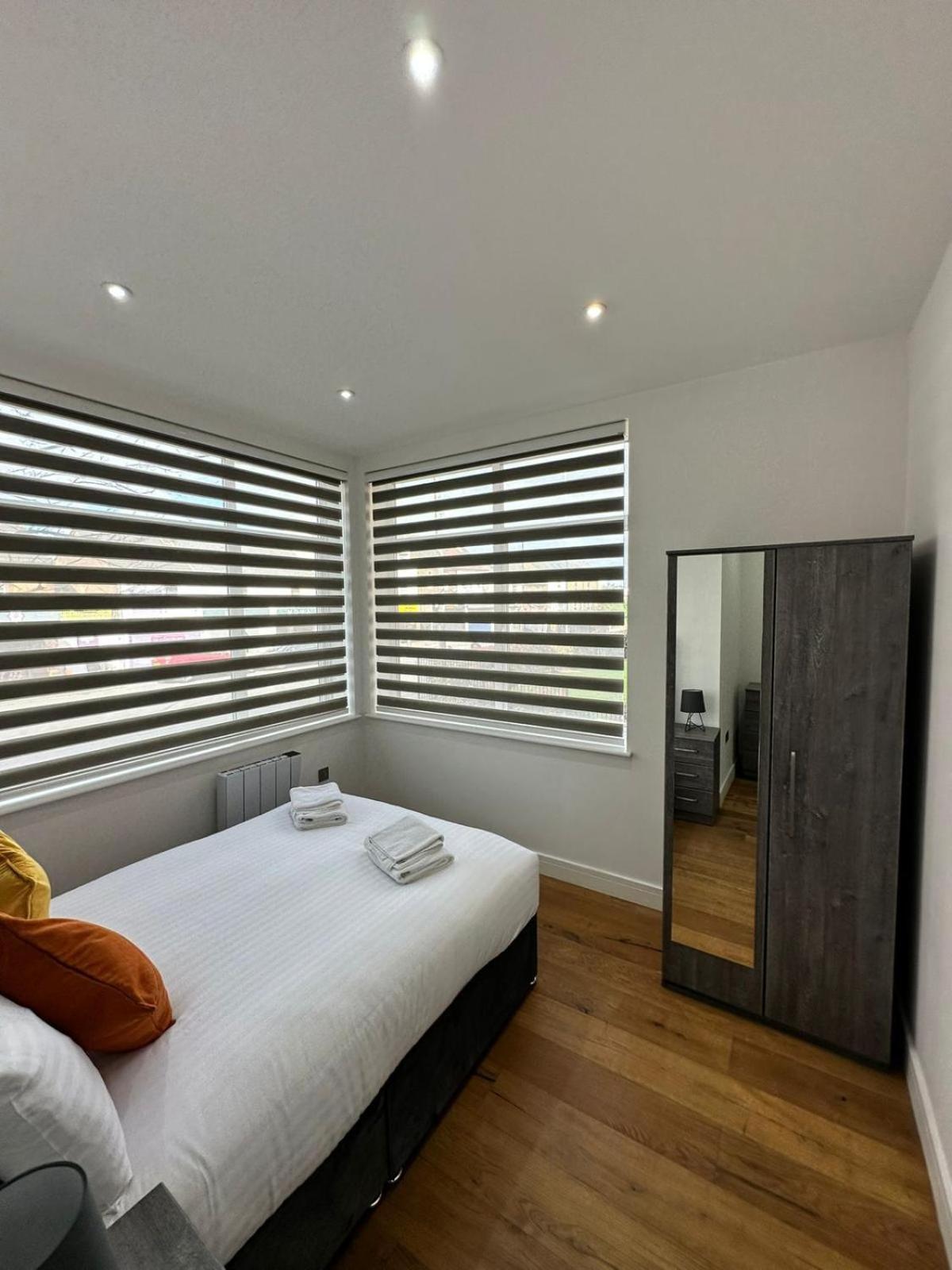 Deluxe Chic 1 2 Bed Apts Near Heathrow Legoland Windsor Slough Villa Ngoại thất bức ảnh
