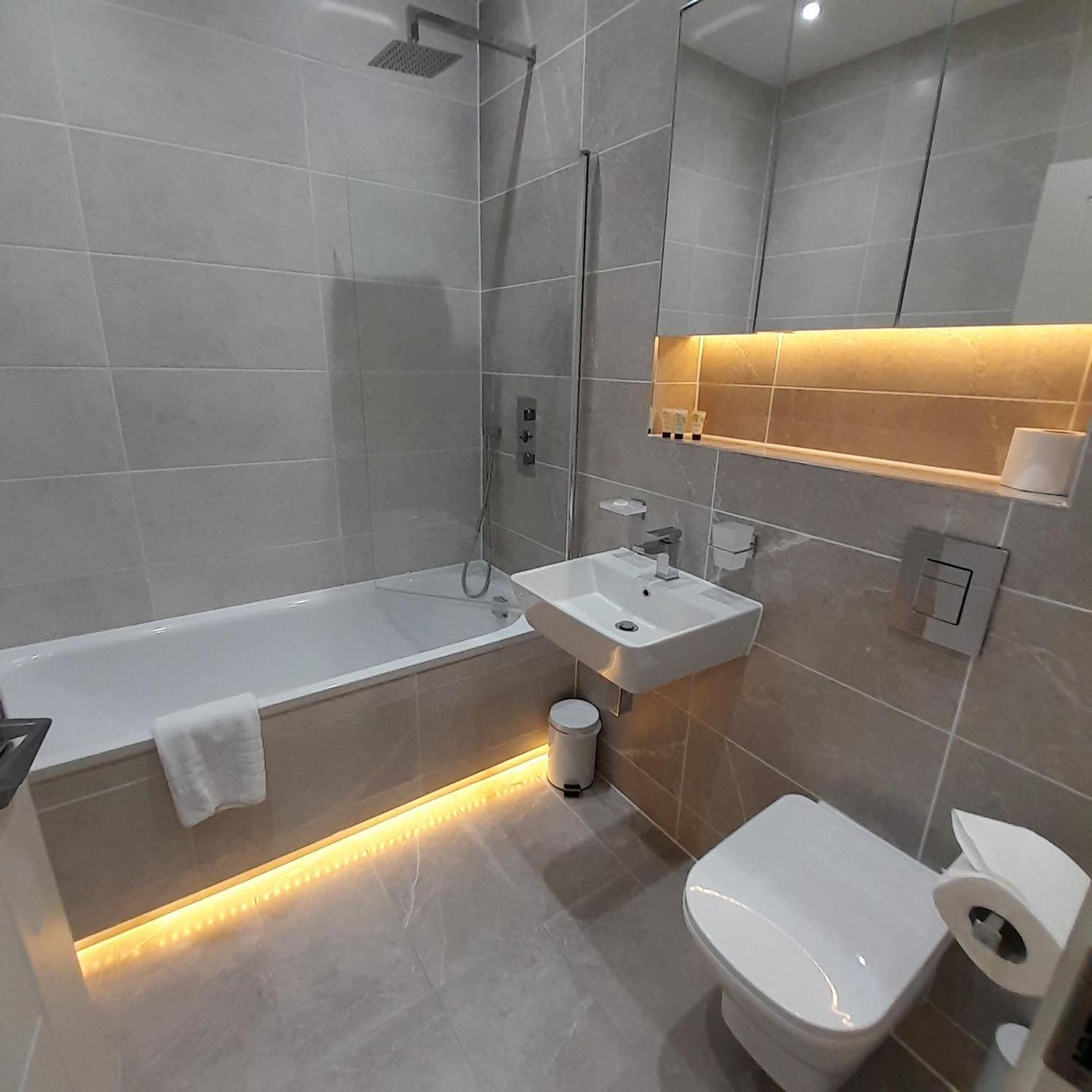 Deluxe Chic 1 2 Bed Apts Near Heathrow Legoland Windsor Slough Villa Ngoại thất bức ảnh