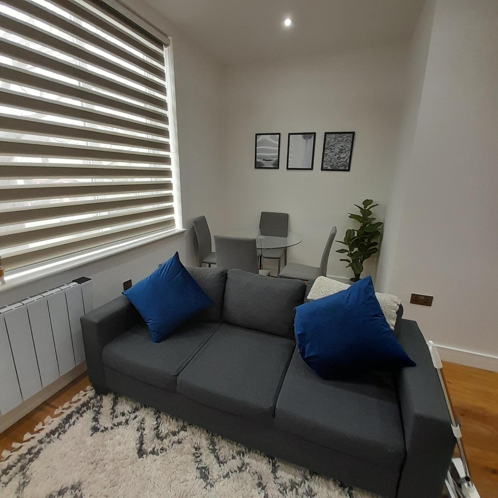 Deluxe Chic 1 2 Bed Apts Near Heathrow Legoland Windsor Slough Villa Ngoại thất bức ảnh