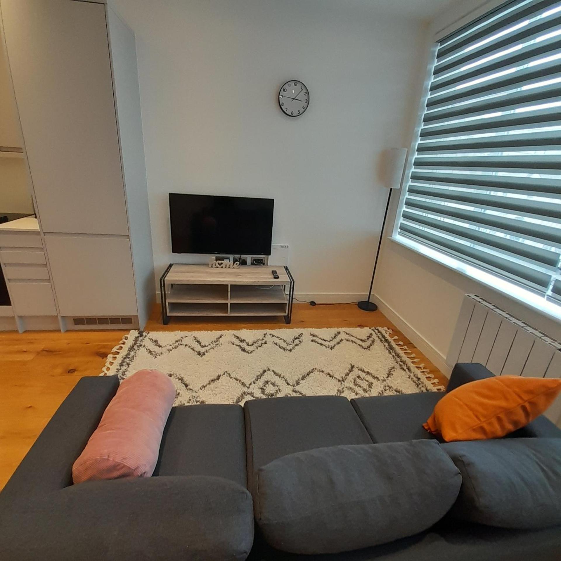 Deluxe Chic 1 2 Bed Apts Near Heathrow Legoland Windsor Slough Villa Ngoại thất bức ảnh