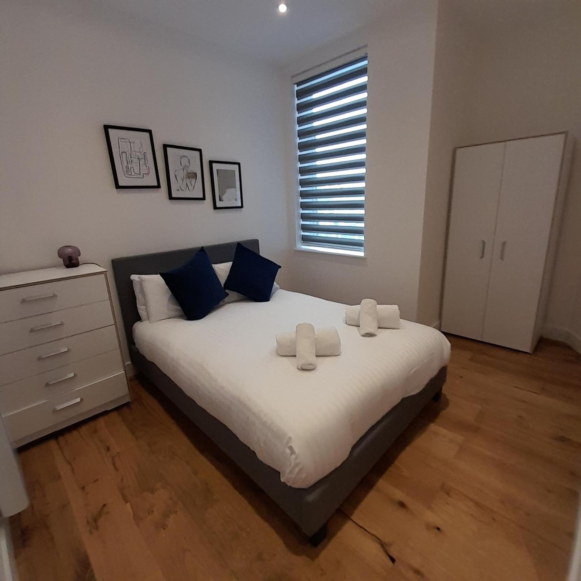 Deluxe Chic 1 2 Bed Apts Near Heathrow Legoland Windsor Slough Villa Ngoại thất bức ảnh
