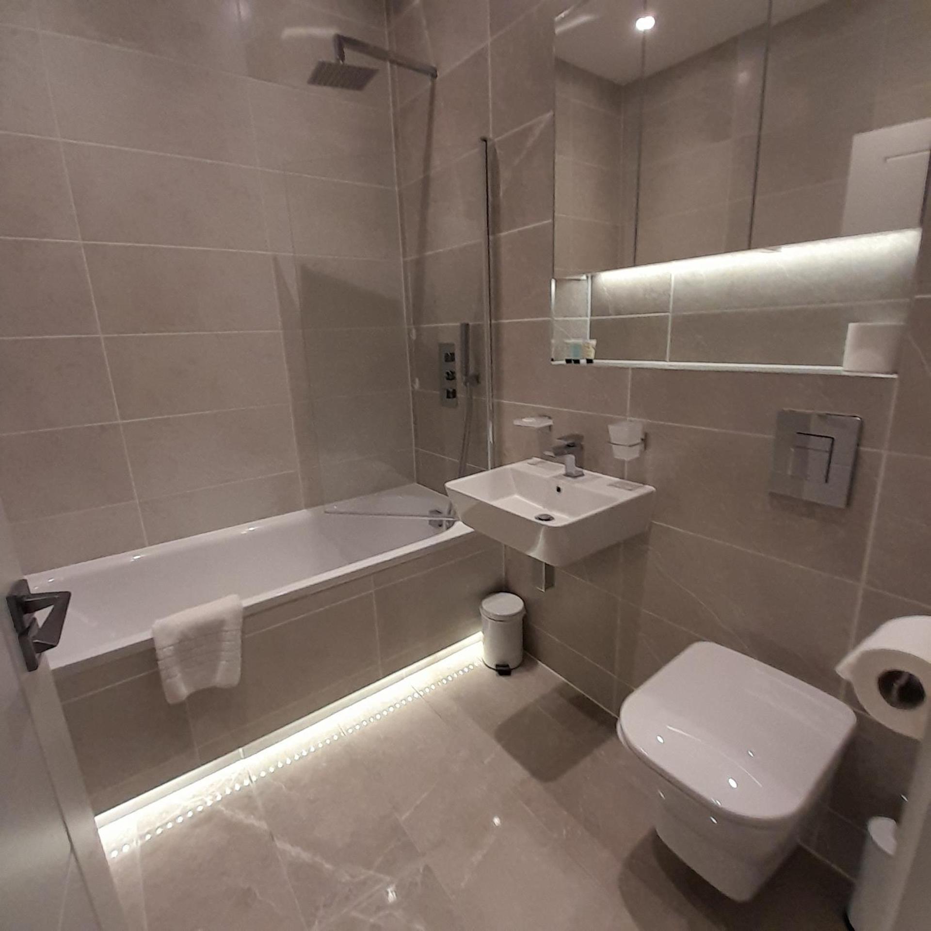 Deluxe Chic 1 2 Bed Apts Near Heathrow Legoland Windsor Slough Villa Ngoại thất bức ảnh