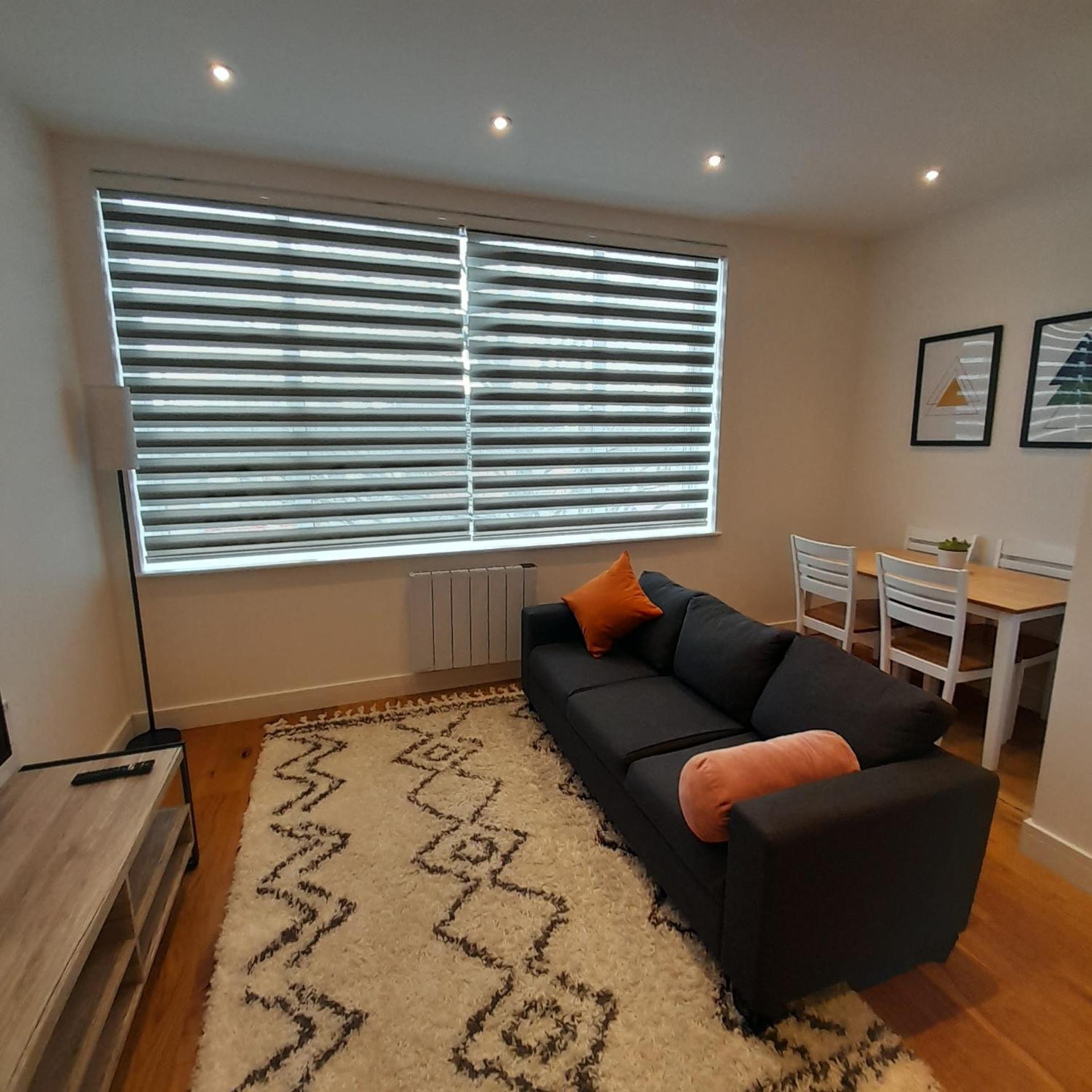 Deluxe Chic 1 2 Bed Apts Near Heathrow Legoland Windsor Slough Villa Ngoại thất bức ảnh